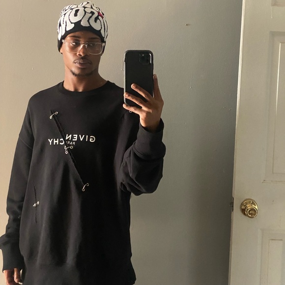 Givenchy
Men's Trompe L'oeil Ring Sweatshirt - Picture 2 of 7